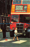 R650588 London. Policeman On Point Duty. Photographic Greeting Card. Natural Col - Autres & Non Classés