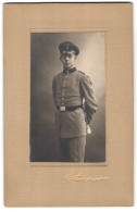 Fotografie O. Ewald, Bromberg, Danzigerstrasse 154, Junger Soldat In Uniform Mit Portepee Am Bajonett  - Personnes Anonymes