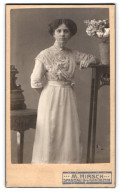 Fotografie M. Hirsch, Spandau, Breitestrasse 26, Junge Frau In Romantischem Kleid  - Anonymous Persons