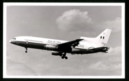 Fotografie Flugzeug Boeing 727, Militärflugzeug Royal Air Force Transport Command, Kennung ZE704  - Luftfahrt