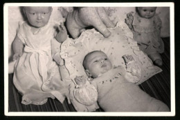 Fotografie Baby Nebst Puppe, Dolly, Doll  - Other & Unclassified