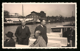 Fotografie Unbekannter Fotograf, Ansicht Alt Buchhorst, Herren Bei Dampferfahrt 1938  - Lieux