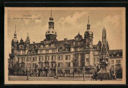 AK Dresden, Das Schloss Mit Dem Wettiner Obelisk  - Dresden