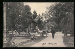 AK Kiel, Schlossgarten Mit Denkmal  - Kiel