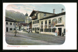 AK Oberammergau, Dorfpartie Mit Passanten  - Oberammergau