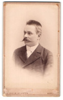 Fotografie Wilhelm Kersten, Berlin, Krausen-Strasse 40, Eleganter Herr Mit Schnauzbart  - Anonymous Persons