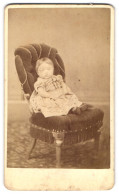 Photo Bullock & Sons, Macclesfield, Kleines Kind Im Karierten Kleid  - Personnes Anonymes