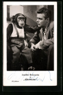 AK Schauspieler Joachim Brennecke In Affentheater, Original Autograph  - Acteurs