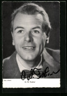 AK Schauspieler O. W. Fischer Mit Freundlichem Lächeln, Original Autograph  - Acteurs