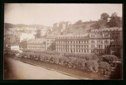 Fotografie Brück & Sohn Meissen, Ansicht Karlsbad, Blick Auf Die Hotels Goldener Schild Und Zwei Deutsche Monarchen  - Places