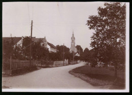 Fotografie Brück & Sohn Meissen, Ansicht Röhrsdorf, Strassenpartie Im Ort Mit Blick Zur Kirche  - Places