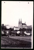 Fotografie Brück & Sohn Meissen, Ansicht Schirgiswalde, Blick Nach Der Schule Und Der Kath. Kirche  - Lieux