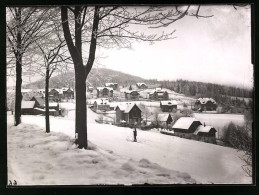 Fotografie Brück & Sohn Meissen, Ansicht Bärenfels / Erzg., Blick Zu Dem Verschneiten Ort Im Winter  - Lieux