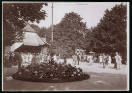 Fotografie Brück & Sohn Meissen, Ansicht Bad Elster, Kurgäste Beim Frühkonzert Am Badeplatz  - Orte