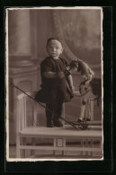 AK Junge Mit Einem Schaukelpferd  - Gebraucht