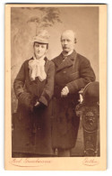 Fotografie Ferd. Grundmann, Gotha, Löwenstr. 9, Bürgerliches Paar In Winterlicher Kleidung  - Personnes Anonymes