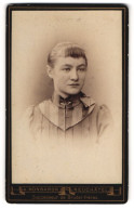 Fotografie A. Monbaron, Neuchâtel, 17, Rue De L`Hôpital, Junge Dame Mit Zurückgebundenem Haar  - Personnes Anonymes