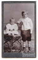 Fotografie Eduard Glaser, Eisfeld, Obere Marktstr. 28, Junge Mit Geschwisterkind In Modischer Kleidung  - Personnes Anonymes