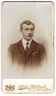 Fotografie A. Wohlbach, Coburg, Seifartshofstr. 36, Junger Herr Im Anzug Mit Krawatte  - Personnes Anonymes