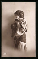 Foto-AK EAS Nr. 0773 /3: Junge Frau Im Kleid Mit Kopfbedeckung  - Photographie