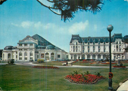 CABOURG . Le Casino . Le Grand Hôtel Et Les Jardins - Cabourg