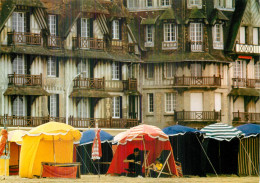 TROUVILLE . La Plage Et Les Résidences De Style Normand - Trouville