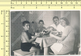 REAL PHOTO 1930s Family At Table Eat Watermelon, Boys  La Famille à Table Mange De La Pastèque Garcons SNAPSHOT - Anonymous Persons