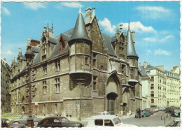 Paris: PEUGEOT 203, RENAULT 3, DAUPHINE, CITROËN DS, 2CV - L'Hotel De Sens, Quartier De Marais - (France) - Turismo