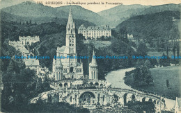 R652458 Lourdes. La Basilique Pendant La Procession. C. A. P - Monde