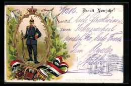 Präge-AK Soldat Der Infanterie In Uniform Mit Pickelhaube, Neujahrsgruss  - Oorlog 1914-18