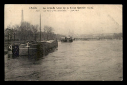 75 - PARIS - INONDATION DE 1910 - LE PORT DES INVALIDES - PENICHES - Alluvioni Del 1910