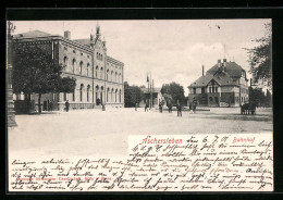 AK Aschersleben, Bahnhof Mit Vorplatz Und Passanten  - Aschersleben