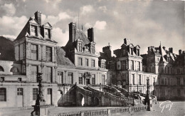 77-FONTAINEBLEAU-N°C-4344-E/0009 - Fontainebleau