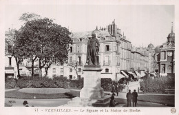 78-VERSAILLES LE SQUARE ET LA STATUE DE HOCHE-N°5190-D/0161 - Versailles (Château)