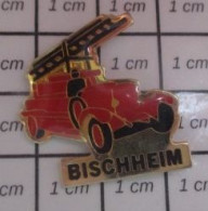 713c Pin's Pins / Beau Et Rare / POMPIERS / SAPEURS POMPIERS DE BISCHHEIM BERLIET 1928 - Pompieri