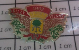 2122 Pin's Pins / Beau Et Rare / VILLES / KILZY VIENNE 1992 BLASON ECUSSON ARMOIRIES - Städte