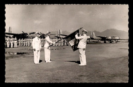 AVIATION - GUERRE D'INDOCHINE - PRISE D'ARME AU GROUPE DE BOMBARDEMENT GASCOGNE - AVION - 1946-....: Era Moderna