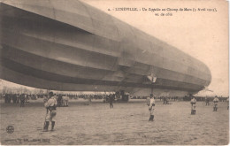 FR54 LUNEVILLE - Quantin 2 - Un Zeppelin Au Champ De Mars - 3 Avril 1913 - Animée - Belle - Luneville