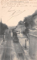 VILLEFRANCHE-de-ROUERGUE (Aveyron) - La Gare Avec Train - Locomotive - Voyagé 1905 (2 Scans) - Villefranche De Rouergue