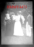 Une Famille à Identifier - Plaque De Verre En Négatif - Taille 89 X 119 Mlls - Diapositiva Su Vetro