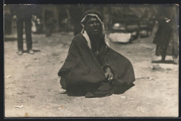 Foto-AK Arabischer Bettler Auf Der Strasse, Arabische Volkstypen  - Non Classés