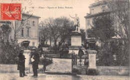 30 NIMES SQUARE ET STATUE ANTONIN - Nîmes