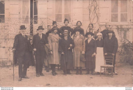 CARTE PHOTO GROUPE DE PERSONNES DEGUISES LORS D'UNE FETE - Zu Identifizieren