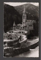 CPA - 65 - Lourdes - La Basilique Et Le Gave - Circulée En 1956 - Lourdes