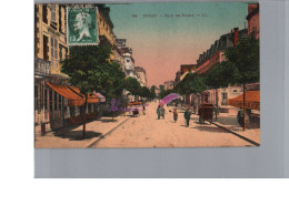 CPA  - VICHY 03 - La Rue De Paris Voiture Animé Passant - Vichy