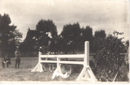 TH HIPPISME - CARTE PHOTO - Jumping Saut D'obstacles Course Hippique Cavalier Cheval - Animée Belle - Hippisme