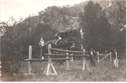 TH HIPPISME - CARTE PHOTO - Jumping Saut D'obstacles Course Hippique Cavalier Cheval - Animée Belle - Horse Show