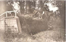 TH HIPPISME - CARTE PHOTO - Jumping Saut D'obstacles Course Hippique Cavalier Cheval - Animée Belle - Ippica