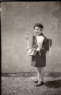 Photographie Vintage Photo Snapshot Pochette Surprise Béret Enfant Mode - Anonymous Persons