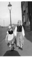 Photographie Vintage Photo Snapshot Déguisement Panoplie Enfant Mode - Anonymous Persons